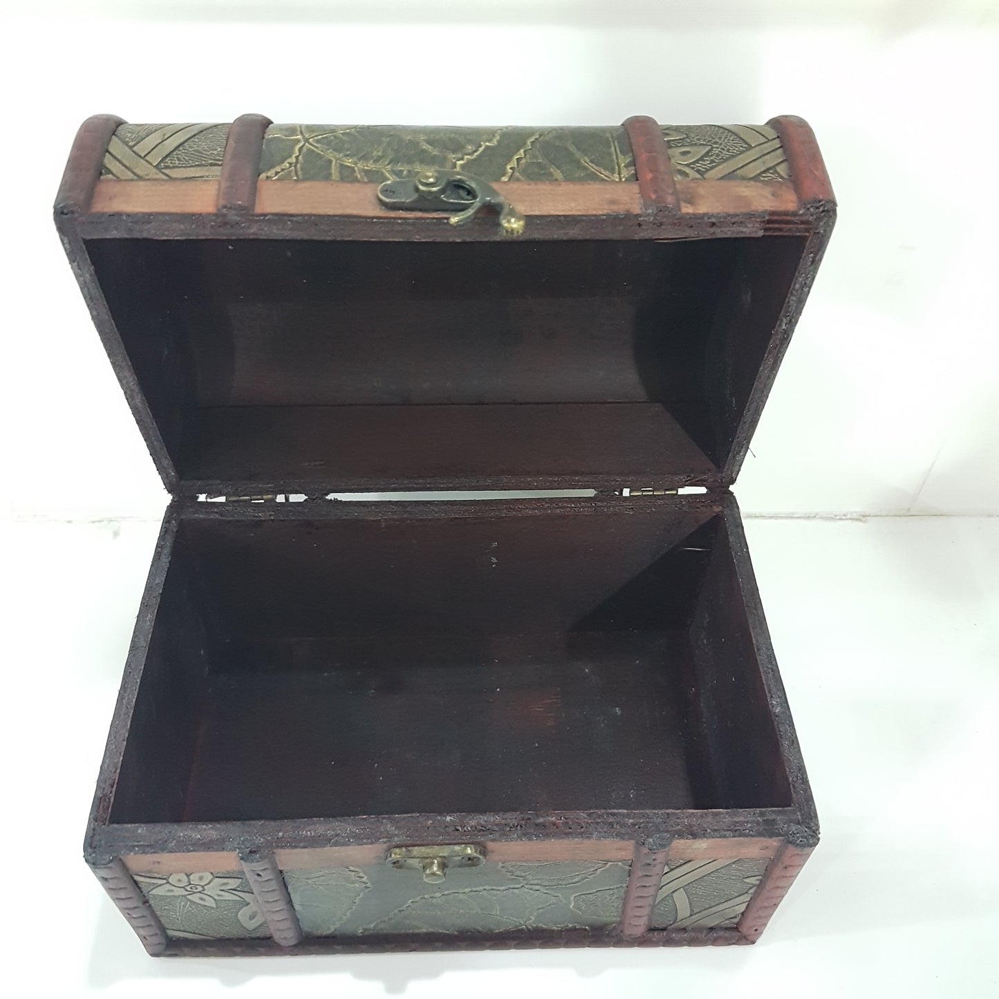 Medium Wooden Leaf Treasure Chest