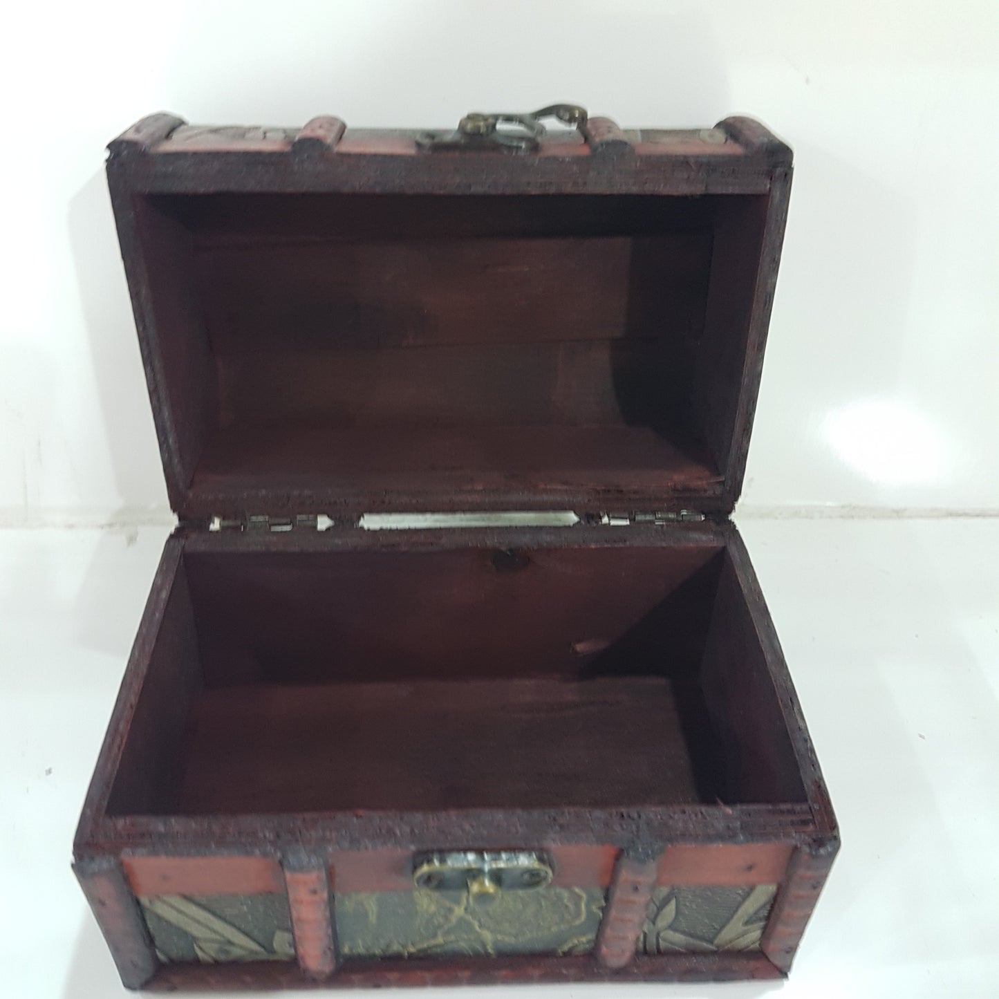 Small Wooden Leaf Treasure Chest