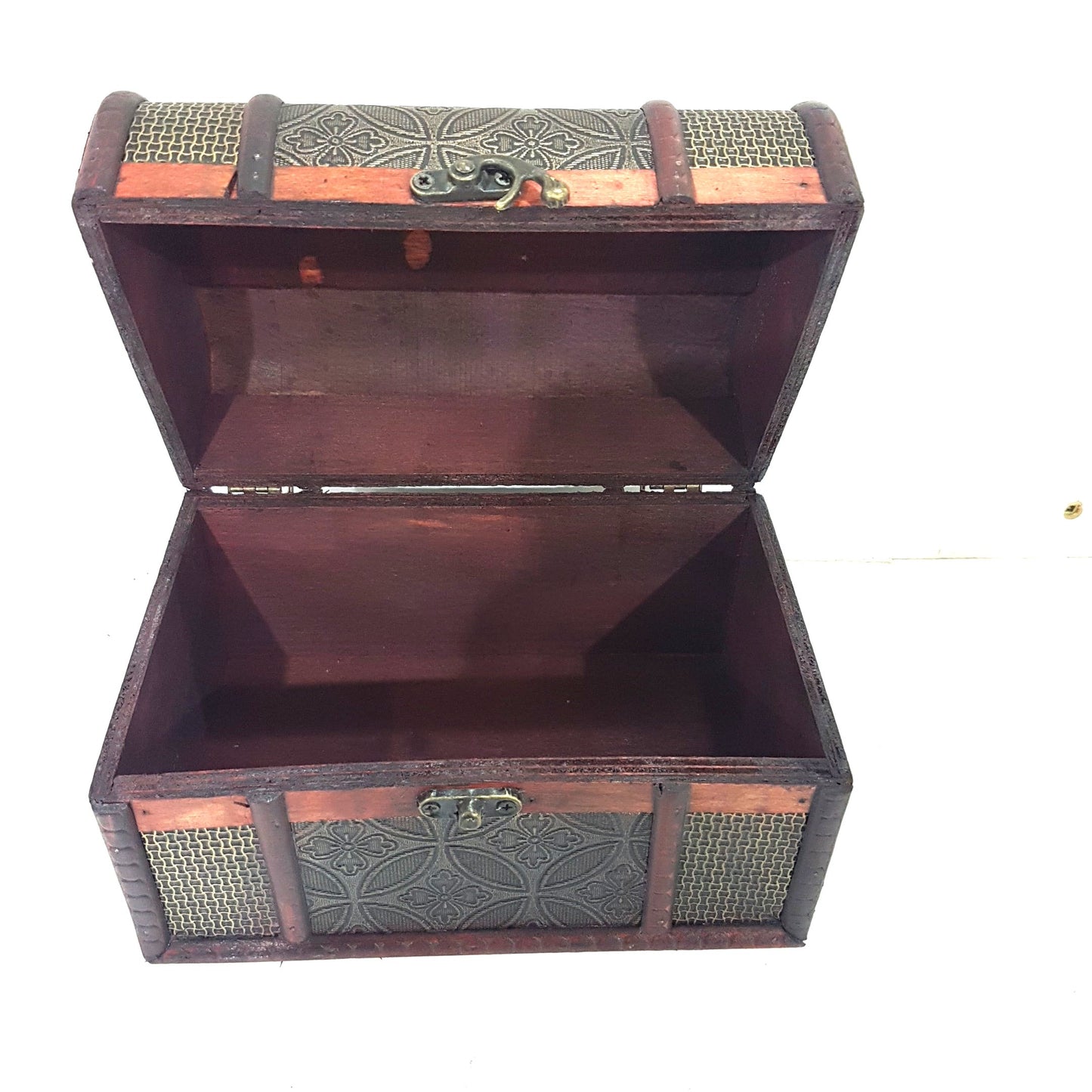 Medium Wooden Circles & Flowers Treasure Chest