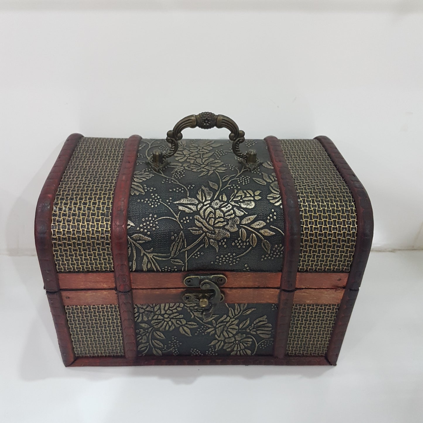 Medium Wooden With Textured Sides, Flowers & Berries Treasure Chest