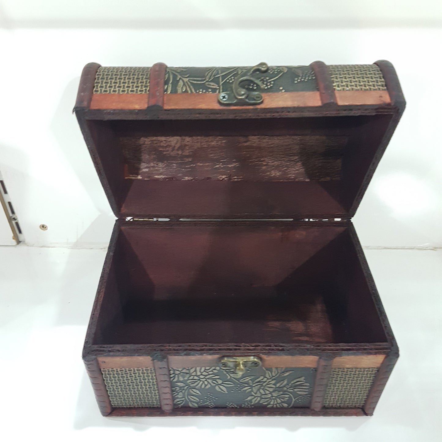 Medium Wooden With Textured Sides, Flowers & Berries Treasure Chest