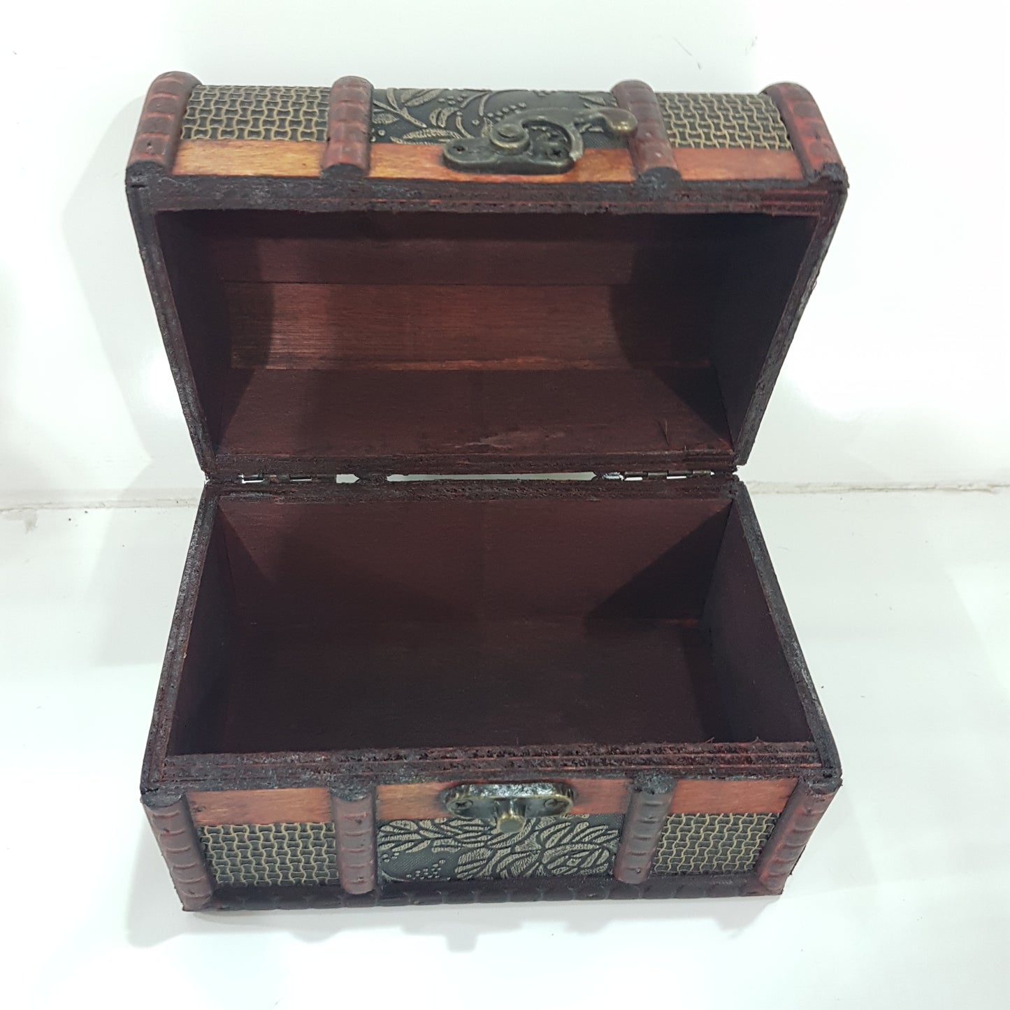 Small Wooden With Textured Sides, Flowers & Berries Treasure Chest