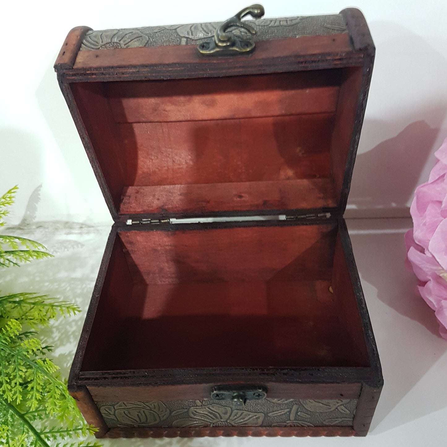 14.5 cm Dark Red Gold Treasure Box With Large Flowers