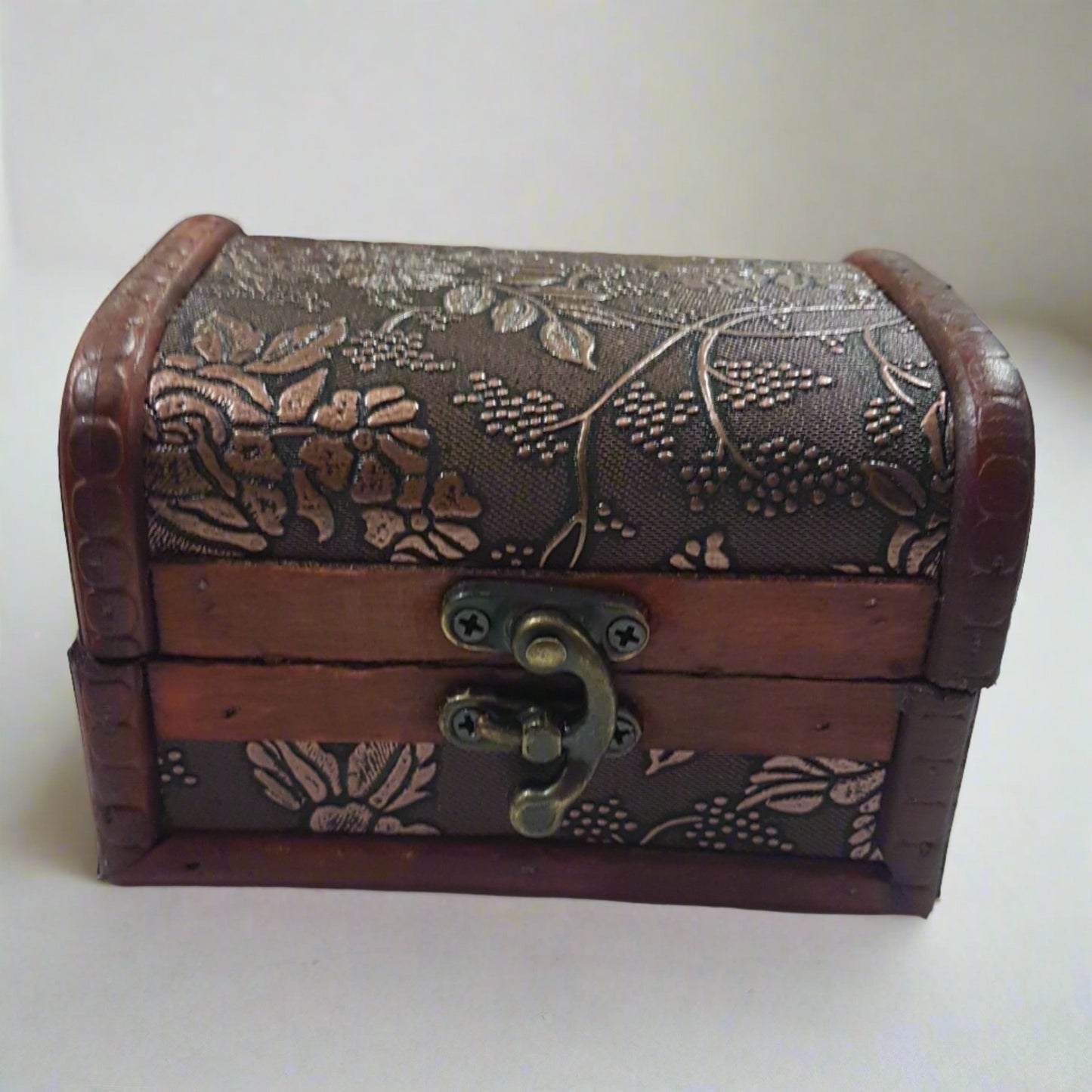 8cm Burgundy Treasure Box With Flowers & Berries.