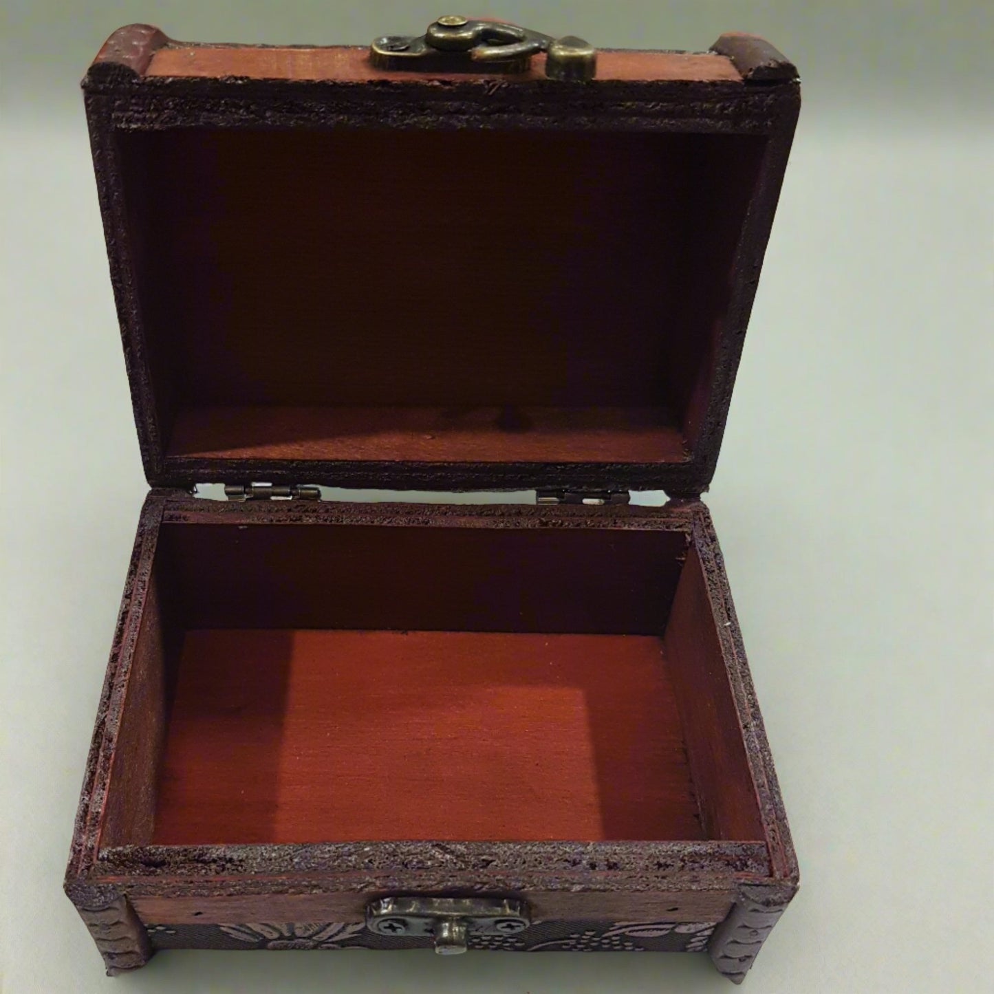 8cm Burgundy Treasure Box With Flowers & Berries.