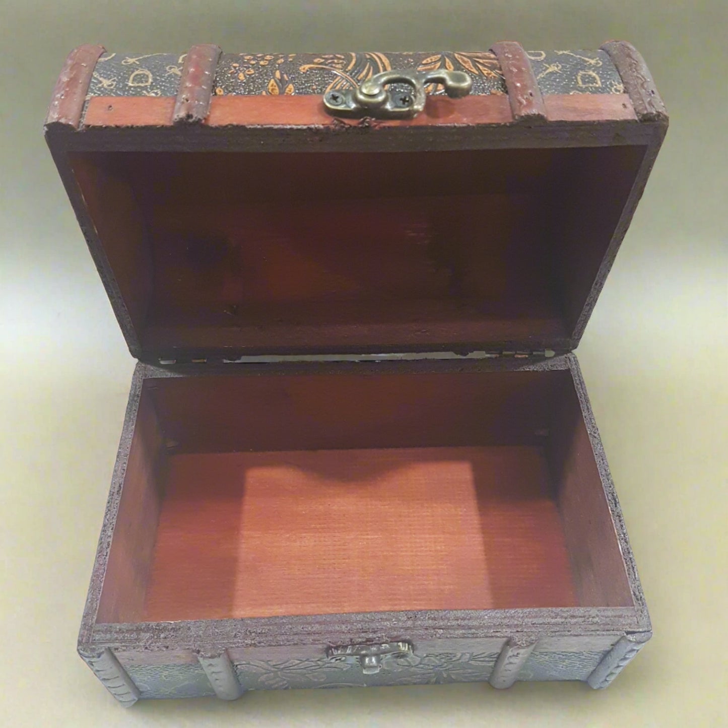 11cm Burnt Orange & Black Treasure Box With Roses & Patterned Sides.