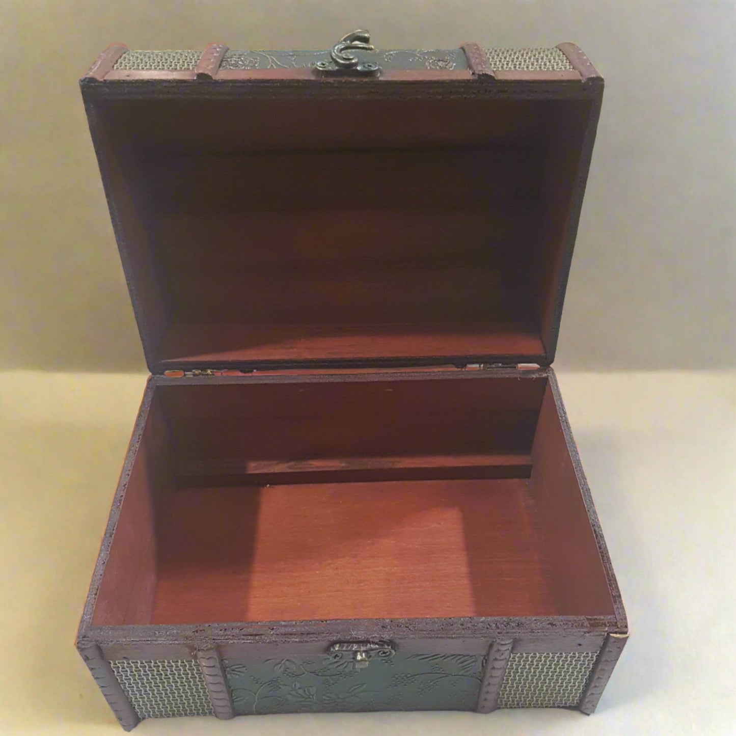 15cm Deep Red & Black Treasure Box With Berries, Flowers & Textured Sides.