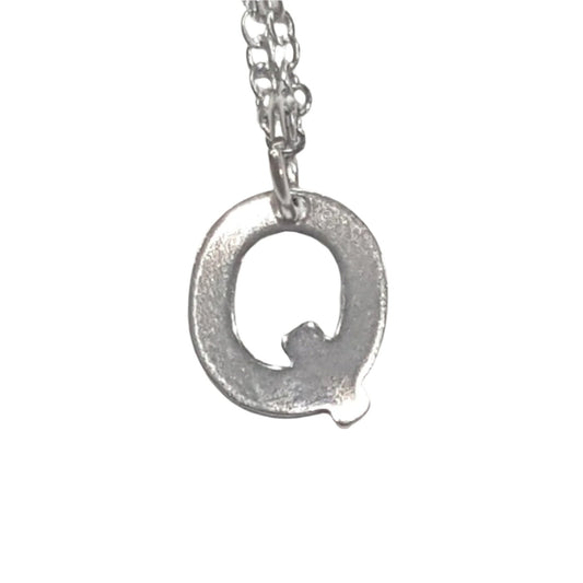 Initial Necklace 'Q'