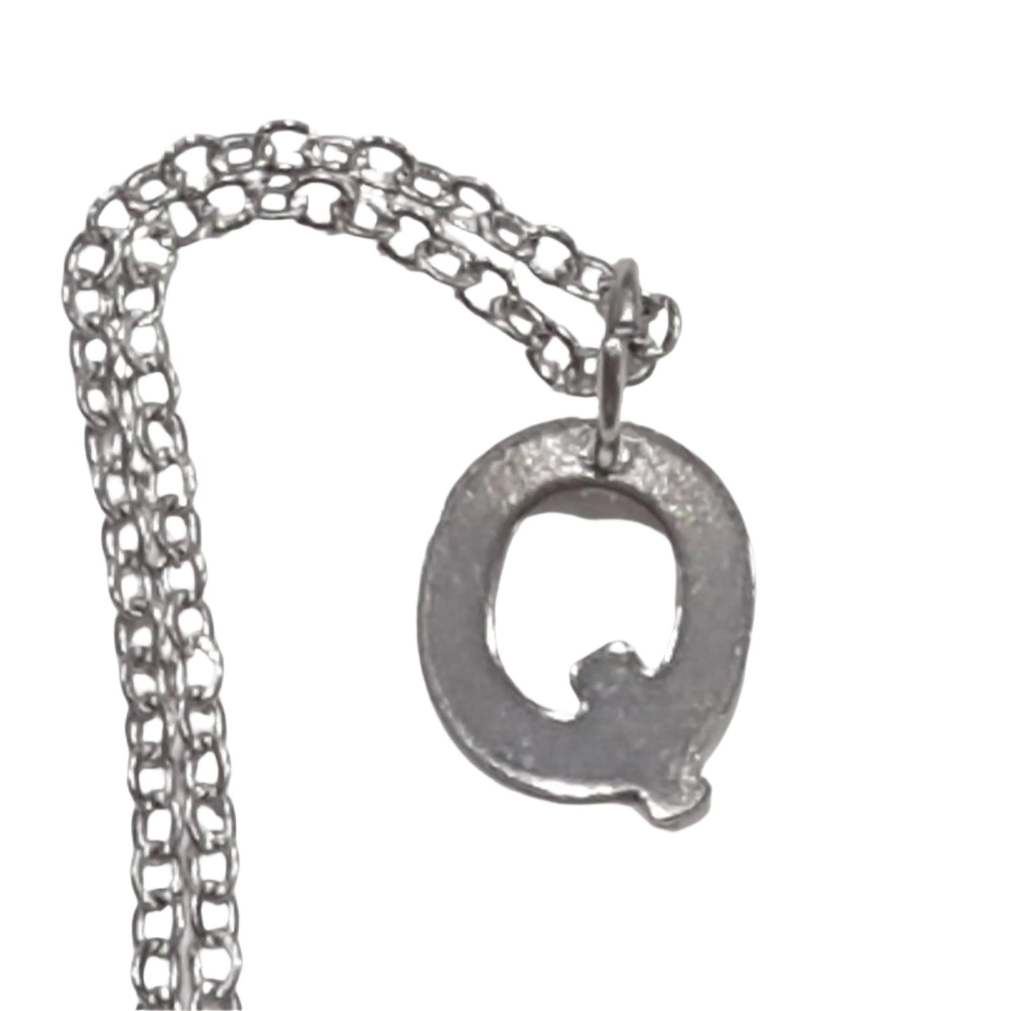 Initial Necklace 'Q'